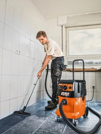 Sprzątanie odkurzaczem przemysłowym FEIN DUSTEX 35LXAC