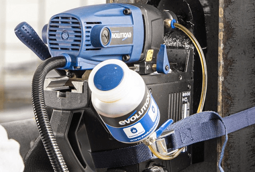 Wiertarka magnetyczna Evolution S28 podczas wiercenia