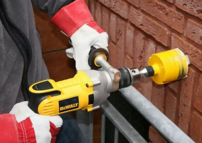 Wiercenie wiertarką udarową DeWALT