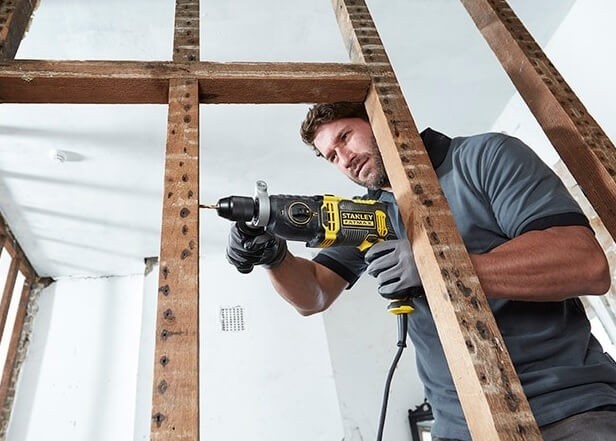 Wiercenie wiertarką udarową Stanley FATMAX FMEH1100K QS