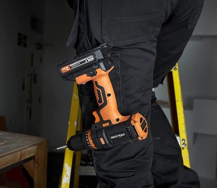 Monter z wiertarką akumulatorową REVOLUTION