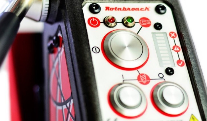 Panel z systemem CutSmart w magnesówce Rotabroach Element 30