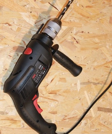 Wiertarka udarowa przewodowo