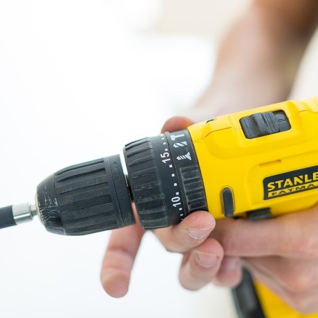 Regulacja momentu obrotowego w wiertarko-wkrętarce Stanley FATMAX FMC021S2-QW