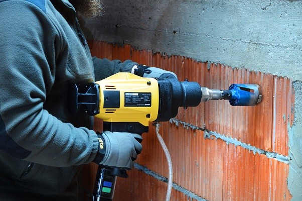 Wykonywanie otworu pod puszkę WABROTECH