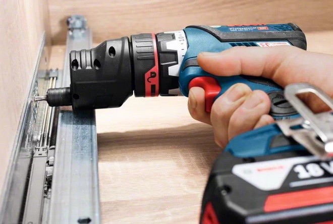 Przykręcanie profilu wiertarko-wkrętarką Bosch