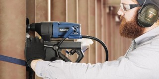 Wiertarka magnetyczna EVOLUTION S28 MAG podczas wiercenia