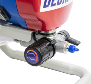 Agregat malarski hydrodynamiczny DEDRA DED7421 - zbliżenie na regulację ciśnienia