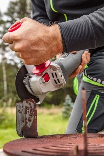 Cięcie szlifierką kątową GRAPHITE 59G088