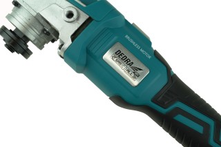 Szlifierka kątowa  DEDRA DED7151 - zbliżenie na rączkę