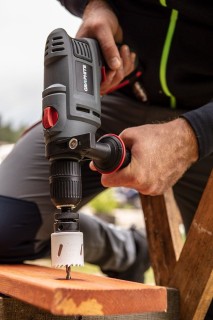 Wiercenie w drewnie wiertarką udarową GRAPHITE 58G735