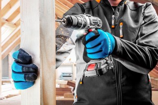 Wiertarko-wkrętarka udarowa akumulatorowa GRAPHITE 58G010 - wiercenie w drewnie