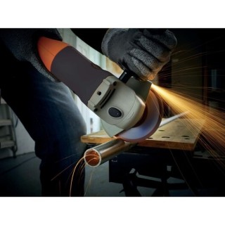 Cięcie metalu szlifierką kątową Black&Decker BDKG1202-QS