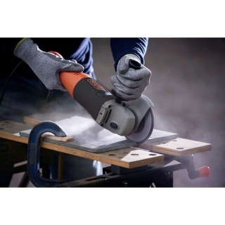 Cięcie płyty szlifierką kątową Black&Decker BDKG1202-QS